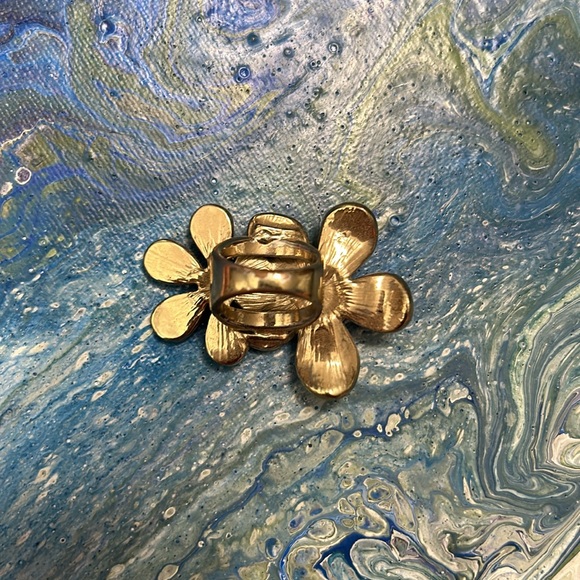 Large twin flowers ring gold tone with gems size 6 white and black - Picture 4 of 5